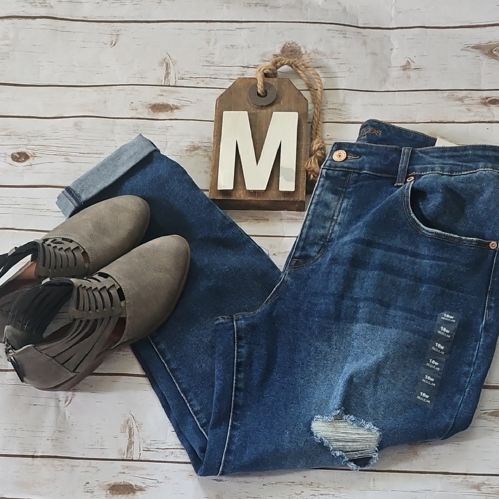 Maurices High-Rise Darker Wash Mom Jeans NWT